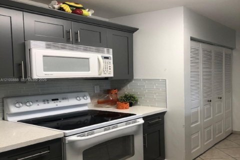Copropriété à louer à Sunrise, Floride: 3 chambres, 79.71 m2 № 2401652 - photo 6