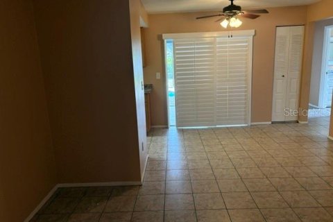 House in Clearwater, Florida 3 bedrooms, 137.59 sq.m. № 2210384 - photo 22
