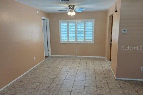 House in Clearwater, Florida 3 bedrooms, 137.59 sq.m. № 2210384 - photo 10
