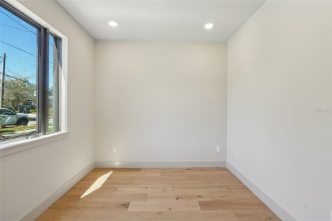 Townhouse in Tampa, Florida 4 bedrooms, 264.77 sq.m. № 1525825 - photo 13