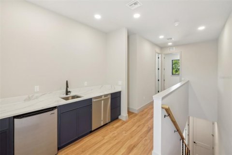 Townhouse in Tampa, Florida 4 bedrooms, 264.77 sq.m. № 1525825 - photo 21