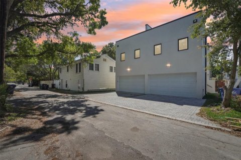 Townhouse in Tampa, Florida 4 bedrooms, 264.77 sq.m. № 1525825 - photo 2