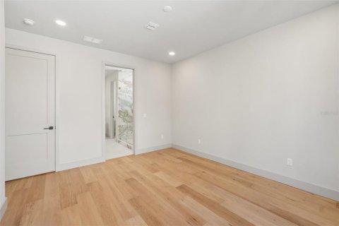 Townhouse in Tampa, Florida 4 bedrooms, 264.77 sq.m. № 1525825 - photo 17