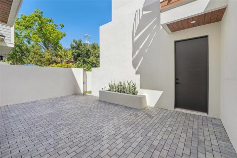 Townhouse in Tampa, Florida 4 bedrooms, 264.77 sq.m. № 1525825 - photo 5