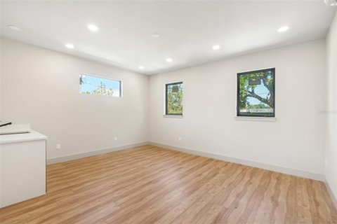Townhouse in Tampa, Florida 4 bedrooms, 264.77 sq.m. № 1525825 - photo 27