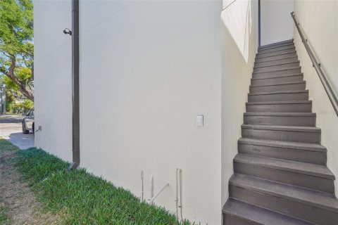 Townhouse in Tampa, Florida 4 bedrooms, 264.77 sq.m. № 1525825 - photo 26