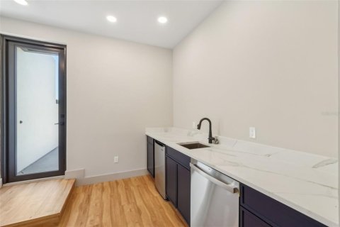 Townhouse in Tampa, Florida 4 bedrooms, 264.77 sq.m. № 1525825 - photo 22
