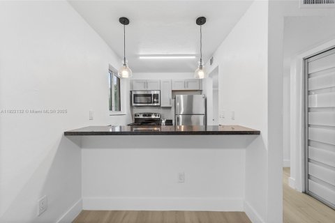 Apartamento en alquiler en North Miami, Florida, 2 dormitorios, 69.68 m2 № 1976353 - foto 14