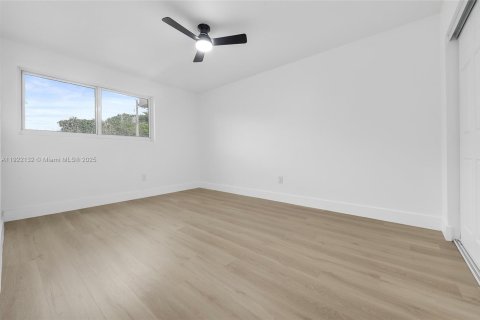 Apartamento en alquiler en North Miami, Florida, 2 dormitorios, 69.68 m2 № 1976353 - foto 23
