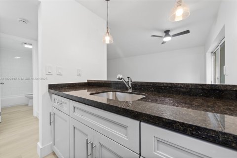 Apartamento en alquiler en North Miami, Florida, 2 dormitorios, 69.68 m2 № 1976353 - foto 18