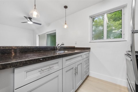 Apartamento en alquiler en North Miami, Florida, 2 dormitorios, 69.68 m2 № 1976353 - foto 16