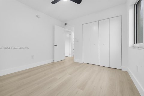 Apartamento en alquiler en North Miami, Florida, 2 dormitorios, 69.68 m2 № 1976353 - foto 2