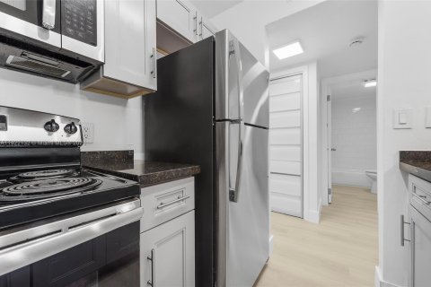 Apartamento en alquiler en North Miami, Florida, 2 dormitorios, 69.68 m2 № 1976353 - foto 1