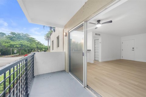 Apartamento en alquiler en North Miami, Florida, 2 dormitorios, 69.68 m2 № 1976353 - foto 4