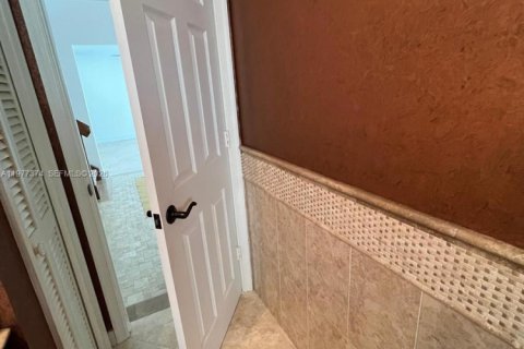 House in Boca Raton, Florida 4 bedrooms, 262.36 sq.m. № 2046429 - photo 10