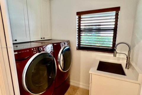 House in Boca Raton, Florida 4 bedrooms, 262.36 sq.m. № 2046429 - photo 25