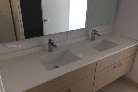 Condominio en venta en Miami, Florida, 3 dormitorios, 147.16 m2 № 1960077 - foto 10