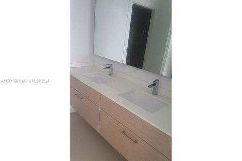Condominio en venta en Miami, Florida, 3 dormitorios, 147.16 m2 № 1960077 - foto 5