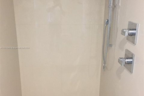 Condominio en venta en Miami, Florida, 3 dormitorios, 147.16 m2 № 1960077 - foto 11