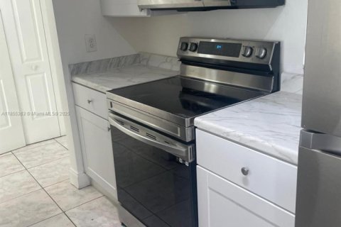 Condominio en venta en Coral Springs, Florida, 2 dormitorios, 71.35 m2 № 1880258 - foto 11
