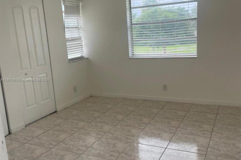 Condominio en venta en Coral Springs, Florida, 2 dormitorios, 71.35 m2 № 1880258 - foto 13