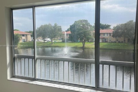 Condominio en venta en Coral Springs, Florida, 2 dormitorios, 71.35 m2 № 1880258 - foto 1