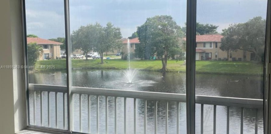 Condominio en Coral Springs, Florida, 2 dormitorios  № 1880258