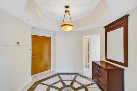 Condo in Aventura, Florida, 3 bedrooms  № 2038999 - photo 16