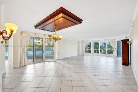Condo in Aventura, Florida, 3 bedrooms  № 2038999 - photo 17