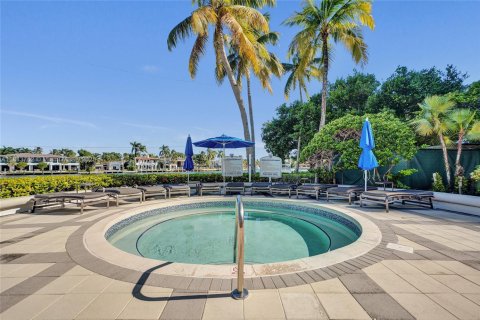 Condo in Aventura, Florida, 3 bedrooms  № 2038999 - photo 7