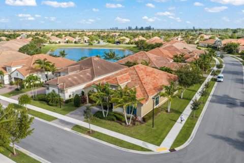 House in Parkland, Florida 2 bedrooms, 254.46 sq.m. № 2146707 - photo 4
