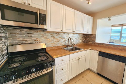 Condominio en venta en North Miami Beach, Florida, 2 dormitorios, 103.31 m2 № 1972234 - foto 5