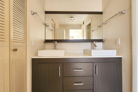 Condominio en venta en North Miami Beach, Florida, 2 dormitorios, 103.31 m2 № 1972234 - foto 21