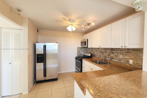 Condominio en venta en North Miami Beach, Florida, 2 dormitorios, 103.31 m2 № 1972234 - foto 2