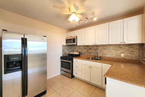 Condominio en venta en North Miami Beach, Florida, 2 dormitorios, 103.31 m2 № 1972234 - foto 6