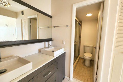 Condominio en venta en North Miami Beach, Florida, 2 dormitorios, 103.31 m2 № 1972234 - foto 23