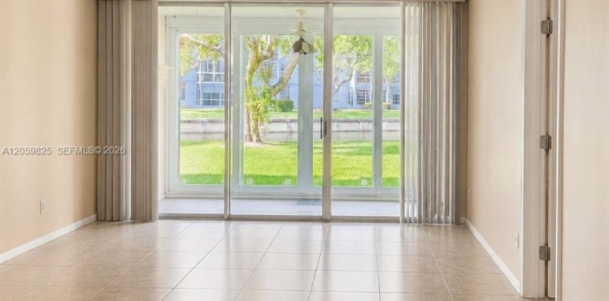 Condo à Tamarac, Floride, 2 chambres  № 2176646