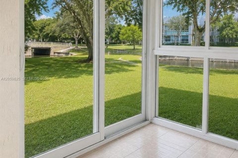 Copropriété à vendre à Tamarac, Floride: 2 chambres, 95.22 m2 № 2176646 - photo 3