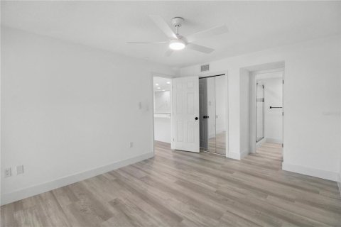 Condo in New Port Richey, Florida, 1 bedroom  № 2259009 - photo 17