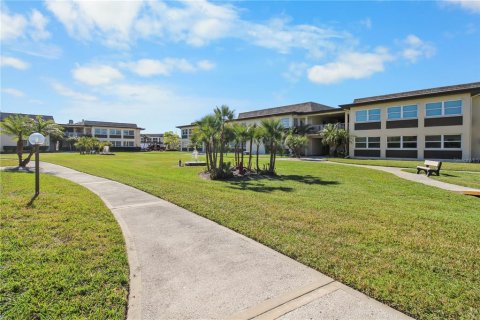 Condo in New Port Richey, Florida, 1 bedroom  № 2259009 - photo 27