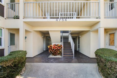 Condo in New Port Richey, Florida, 1 bedroom  № 2259009