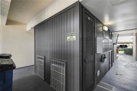 Condo in New Port Richey, Florida, 1 bedroom  № 2259009 - photo 24