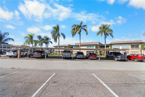 Condo in New Port Richey, Florida, 1 bedroom  № 2259009 - photo 30