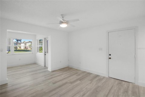 Condo in New Port Richey, Florida, 1 bedroom  № 2259009 - photo 22