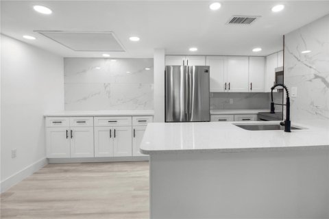 Condo in New Port Richey, Florida, 1 bedroom  № 2259009 - photo 6