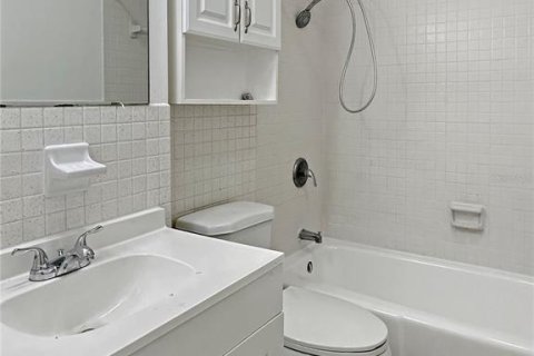 Condo in Maitland, Florida, 2 bedrooms  № 2379243 - photo 9