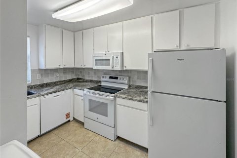 Condo in Maitland, Florida, 2 bedrooms  № 2379243 - photo 6