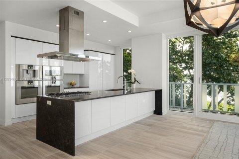 Condo in Miami Beach, Florida, 2 bedrooms  № 2154898 - photo 10