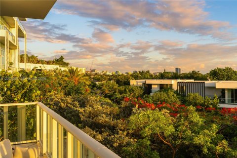 Condo in Miami Beach, Florida, 2 bedrooms  № 2154898 - photo 19