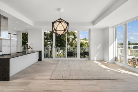 Condo in Miami Beach, Florida, 2 bedrooms  № 2154898 - photo 8